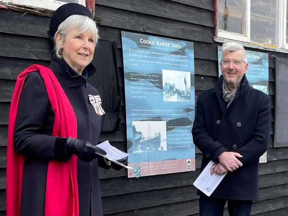 Ms Tolhurst unveiling the first plaque of the scheme