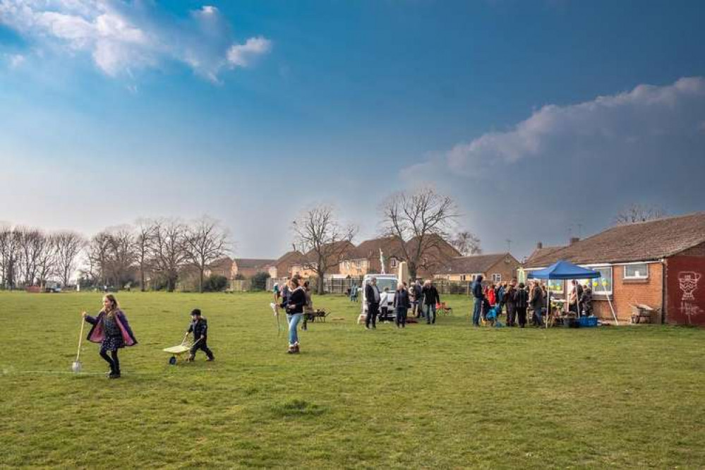 Hundreds of residents came together to plant the trees (Photo: Tollesbury Climate Partnership)