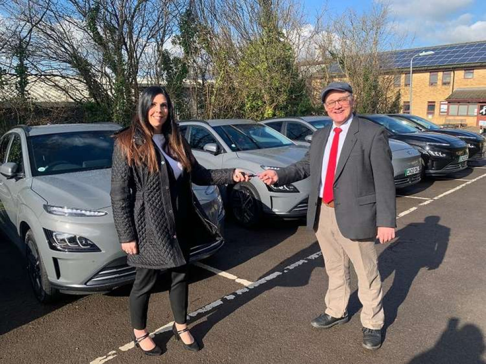 Cllr King accepts keys for new electric vehicles. (Image credit: Vale of Glamorgan Council)