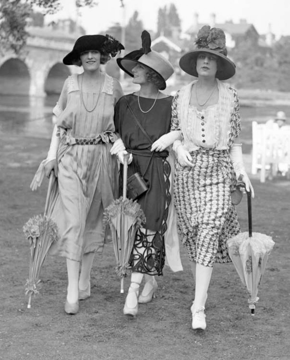 Classic Ascot Fashion from 1921. Credit: Mirrorpix.