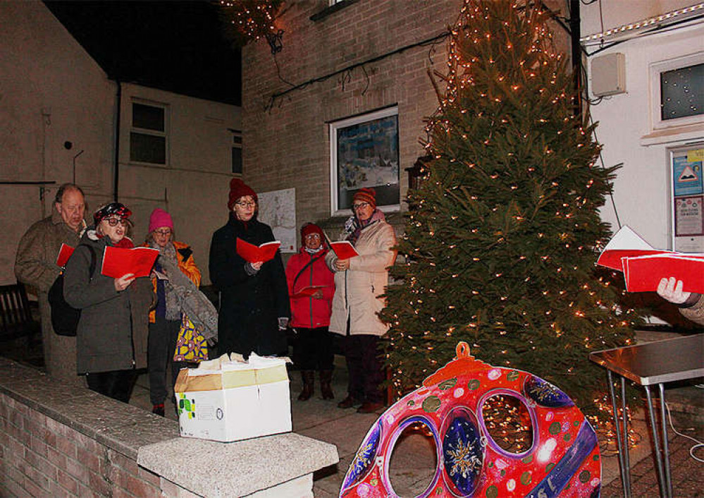 Carol singing around the tree in Beer