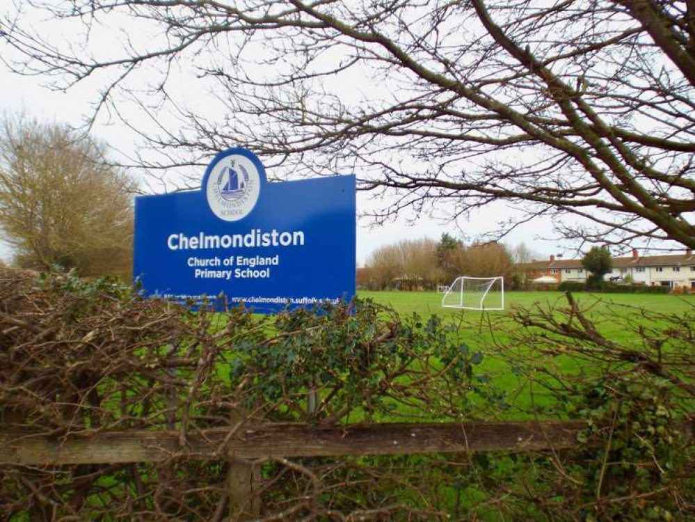 Accident happened close to Chelmondiston school (Picture credit: Nub News)