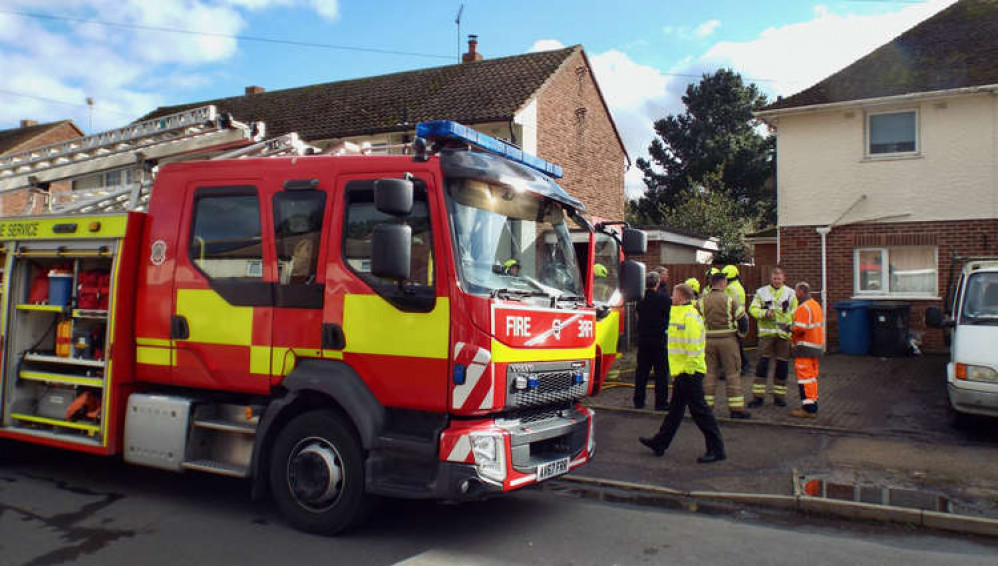 Andy Miley, right, talking to fire investigators  (Picture credit: Nub News)