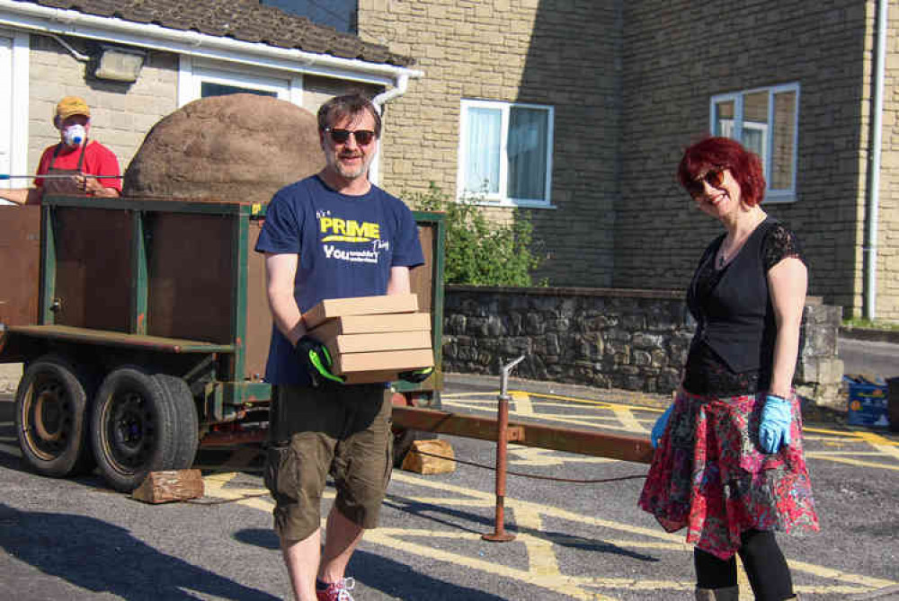 Pizza delivery volunteers Pizza delivery volunteers