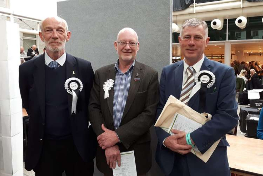 Alastair, Derek and fellow Independent John Nunn, sticking together  (Picture credit: Nub News)