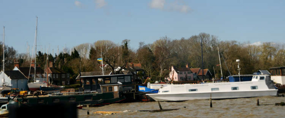 Cruiser barge at Pin Mill