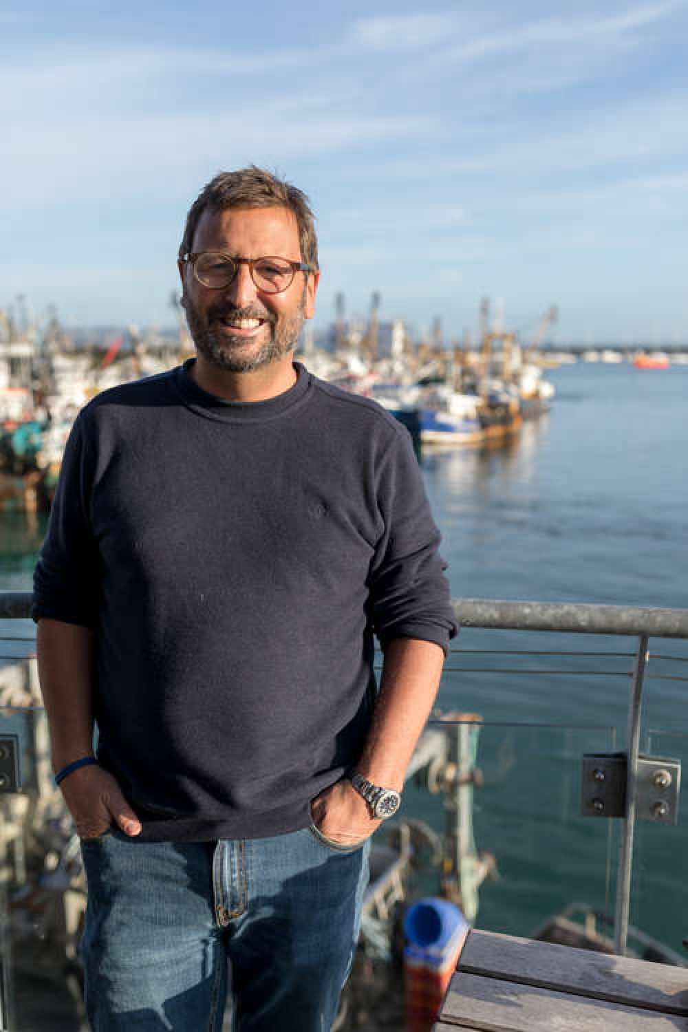 Mitch Tonks on the Balcony of Rockfish Brixham by EdOvenden - Own work, CC BY-SA 4.0, https://commons.wikimedia.org/w/index.php?curid=75905417