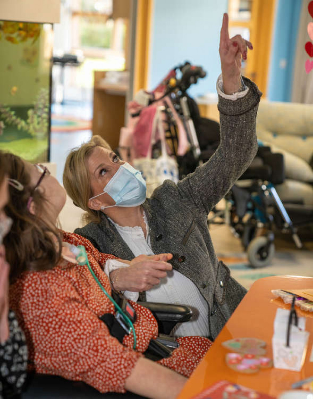 Supported child Naomi and the Countess admire the Valentine's decorations (Image: Shooting Star Children's Hospices)