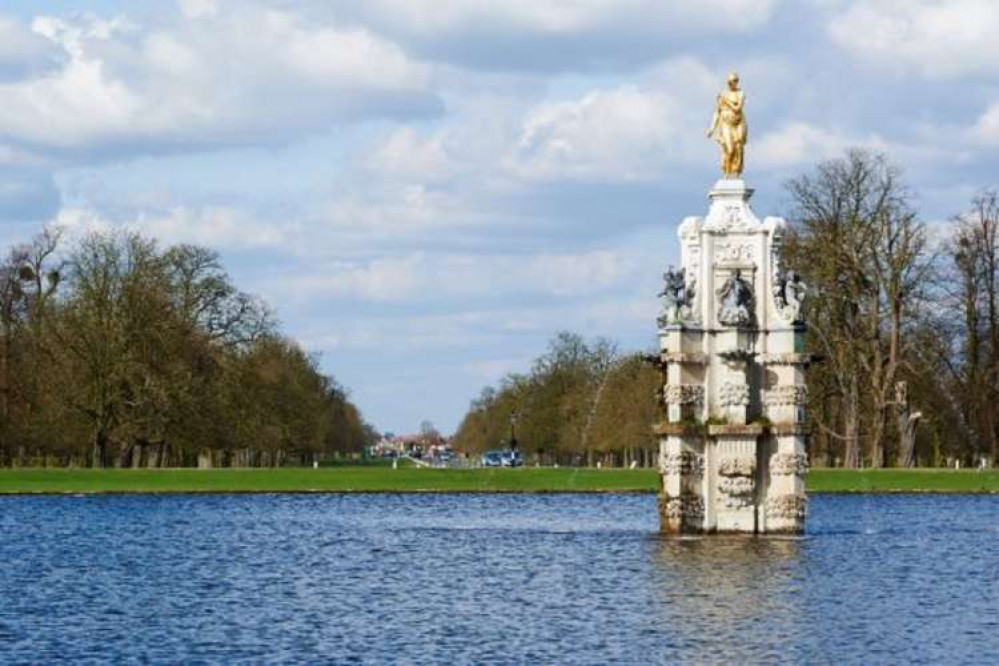 The Diana Fountain in Bushy Park. The park will close tomorrow due to Storm Eunice (Image: Andrew Curtis / CC BY-SA 2.0)