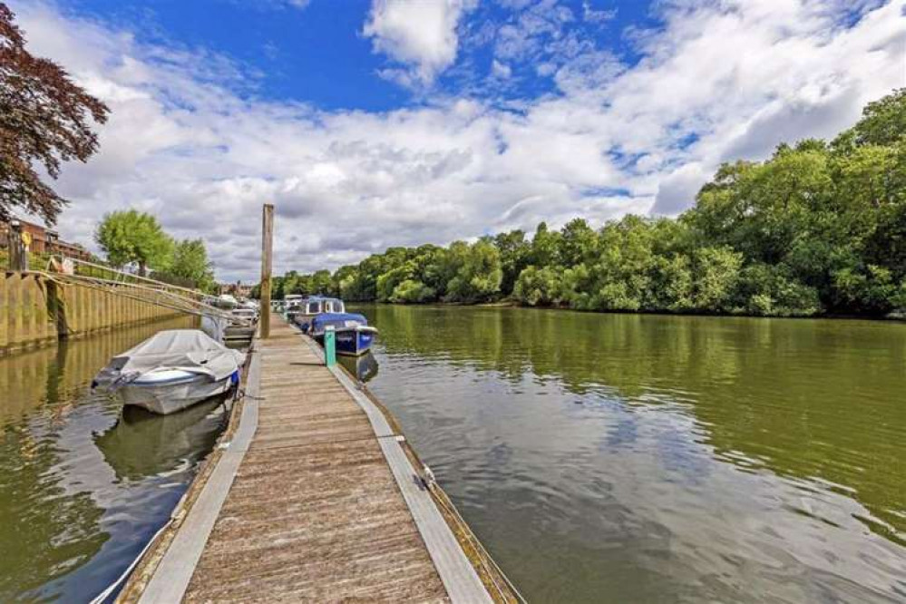 A riverside mooring is also available to occupants of the flat (Image: Waterview)