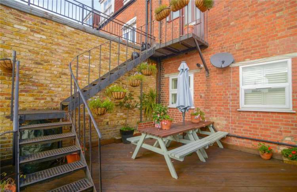 Check out this Teddington apartment in a Victorian conversion