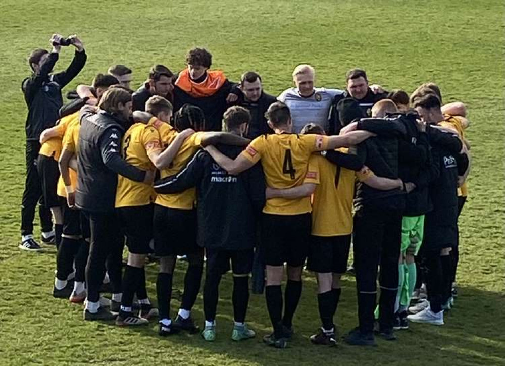 East Thurrock concentrate their thoughts moments after the end of today's game. East Thurrock concentrate their thoughts moments after the end of today's game.