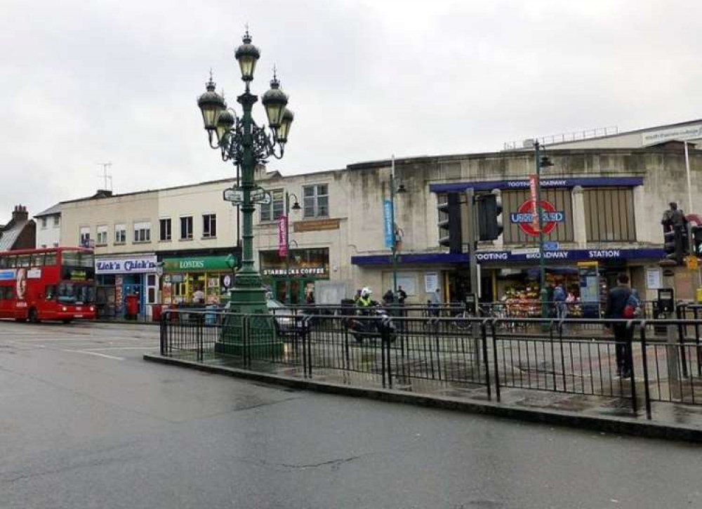 There are around 1,500 functioning examples of gas lamps across London (Image: Wandsworth Council)