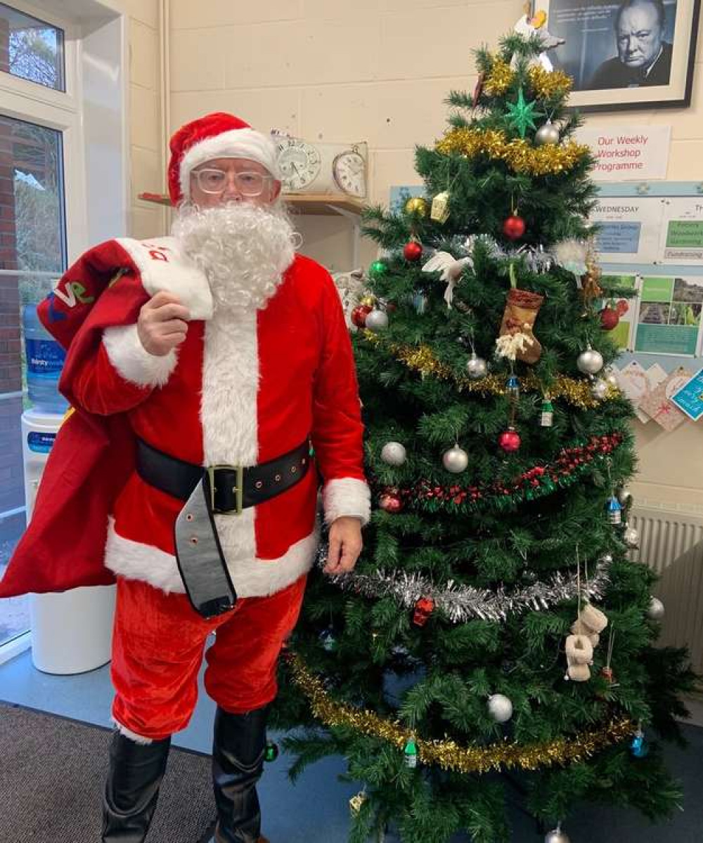 The Mayor of Wells transformed into Santa Claus to give the presents The Mayor of Wells transformed into Santa Claus to give the presents