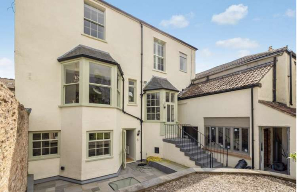 The apartment forms part of an exclusive development in a Georgian building The apartment forms part of an exclusive development in a Georgian building