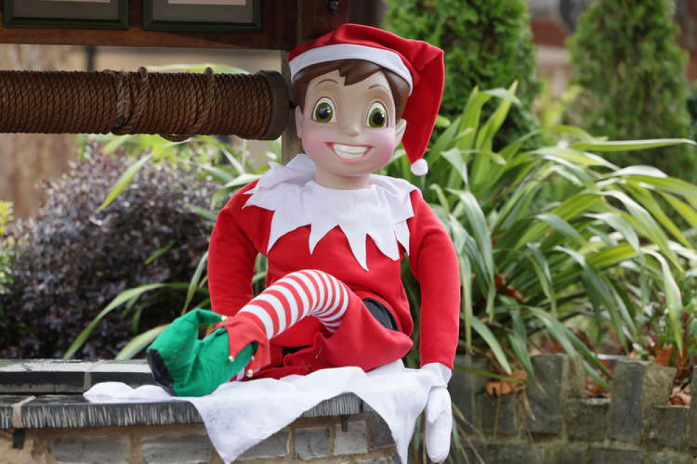 Spot the Elf on a shelf in Street Spot the Elf on a shelf in Street