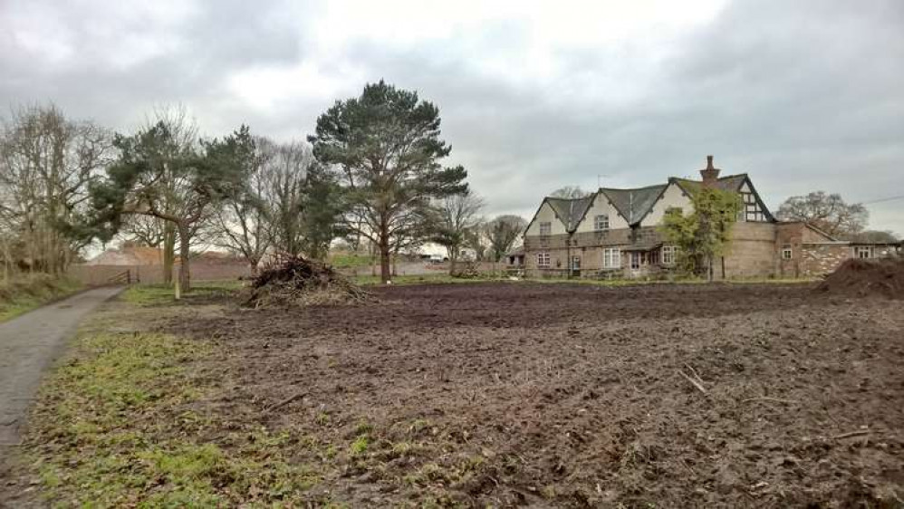 The new holiday lodges will be located near the Grade II listed building. (Image CC Unchanged bit.ly/37ftXW3 Chris Morgan / Saltersley Hall Farm / CC BY-SA 2.0 )