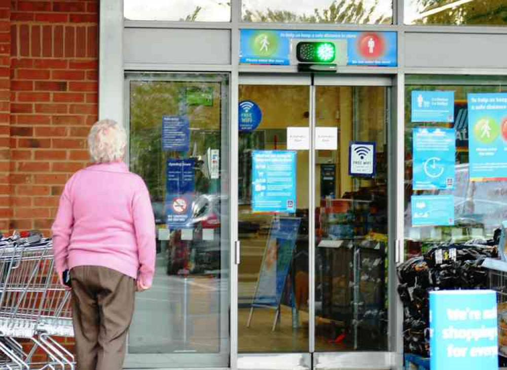 I can proceed: Easy-to-understand traffic lights at the entrance to the store