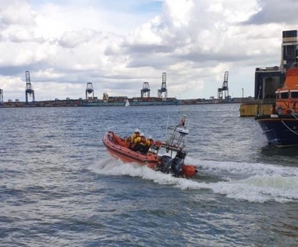 RNLI on way to rescue fisherman at Shotley Spit (Picture credit: RNLI Harwich)