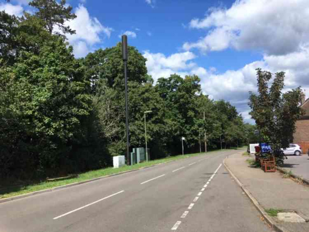 The existing mast in Binscombe Lane.