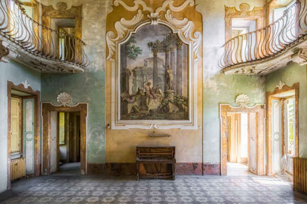 Grandeur, Italy Grandeur, Italy