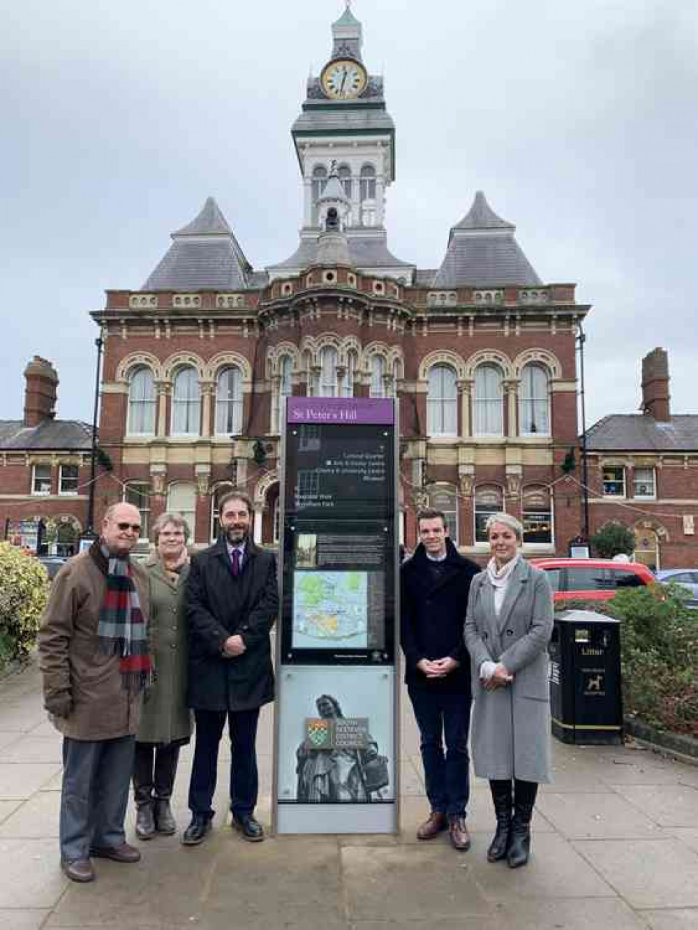 l-r: Chairman of Grantham Civic Society Courtney Finn, Treasurer of Grantham Civic Society Ruth Crook, CEO of InvestSK Steve Bowyer, SKDC Leader Coun Kelham Cooke and SKDC Cabinet Member for Growth Coun Helen Goral
