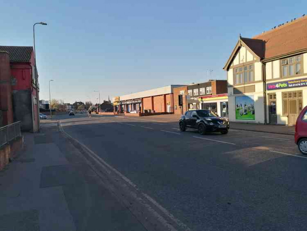 London Road with Halfords in the distance