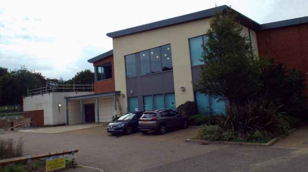 Hadleigh swimming pool delay