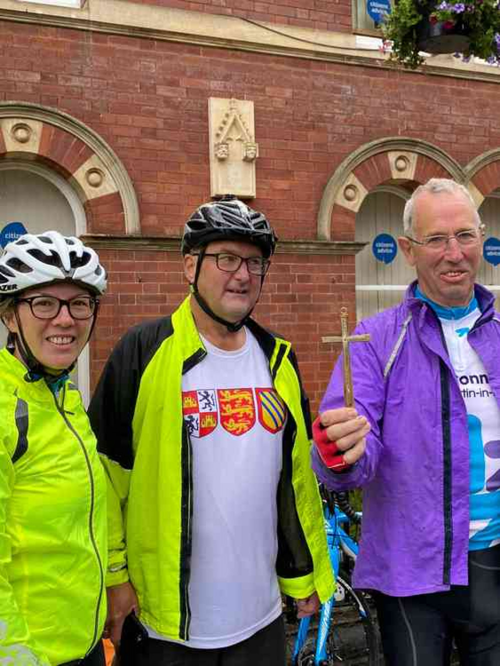 Keith Wright Receives a Symbolic Cross Dedicated to all COVID Heroes.