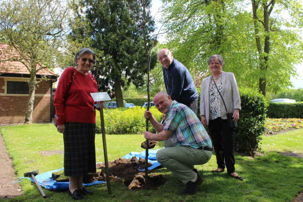 Cllr Jacky Smith with Frank Northing's sons Michael and David and daughter Linda Michniew.