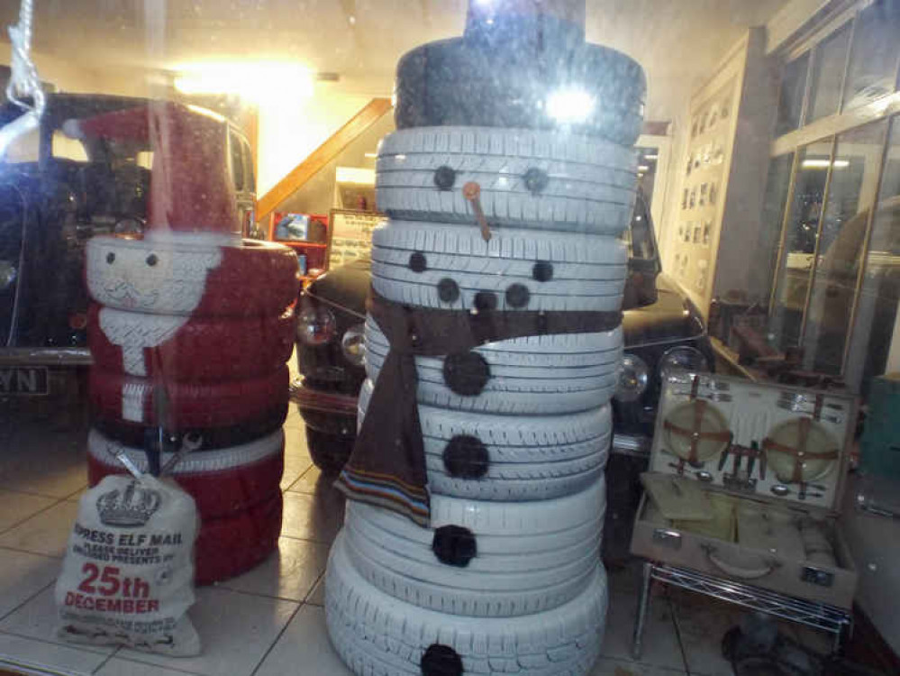 Ainger's white tyre snowman