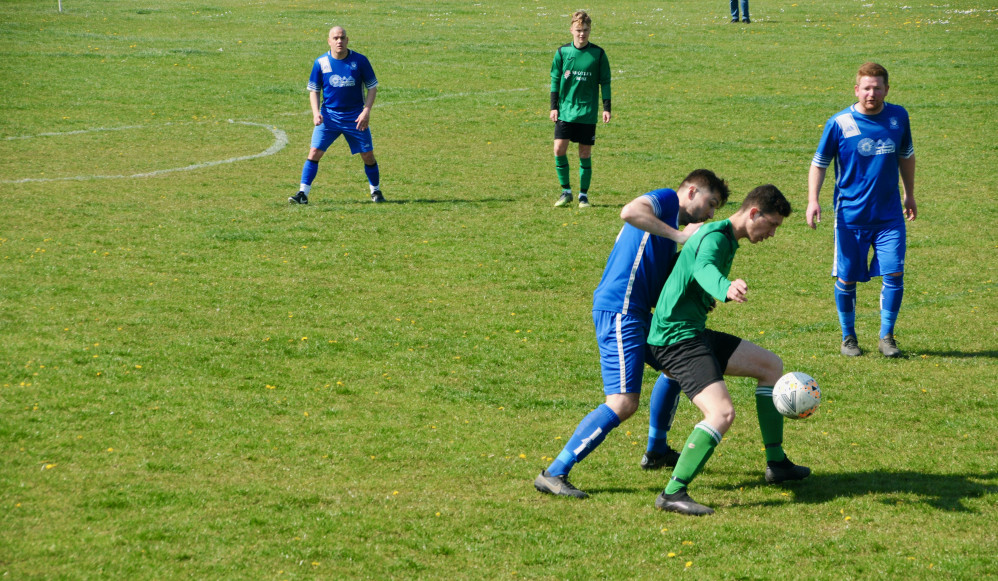 Tight marking Harry Tilbury (Picture credit: Peninsula Nub News) 