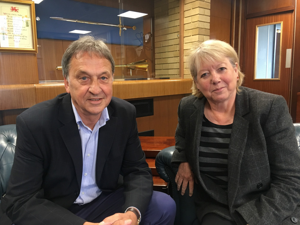 Lis Burnett (R) was unanimously chosen as the new Labour group leader to replace Neil Moore (L). (Image credit: Vale of Glamorgan Council)