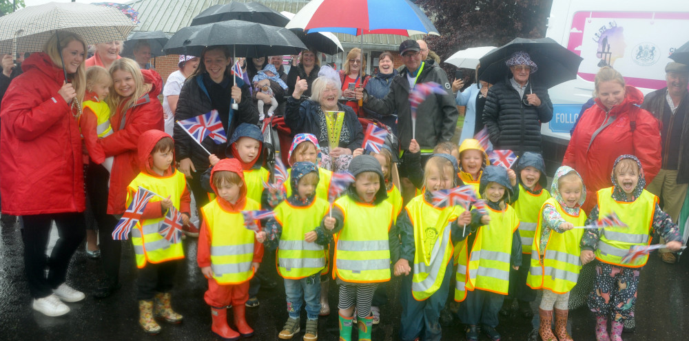 Shotley Kidzone pupils with Wendy Sadler 