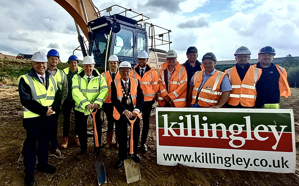 Chris Worman (SDDC), Callum Ellis & Simon Wilson (Turner & Townsend), Frank McArdle (Chief Executive, SDDC), Josh Williams (Tuner & Townsend), Cllr Paul Dunn (Chairman of SDDC), Peter Massie (Harworths), Matt Killingley & Craig Taylor & Tony Graham & Daniel Hack & John Holland (Killingley)