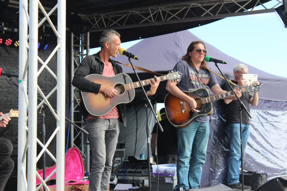 Live music kept crowds entertained throughout the evening