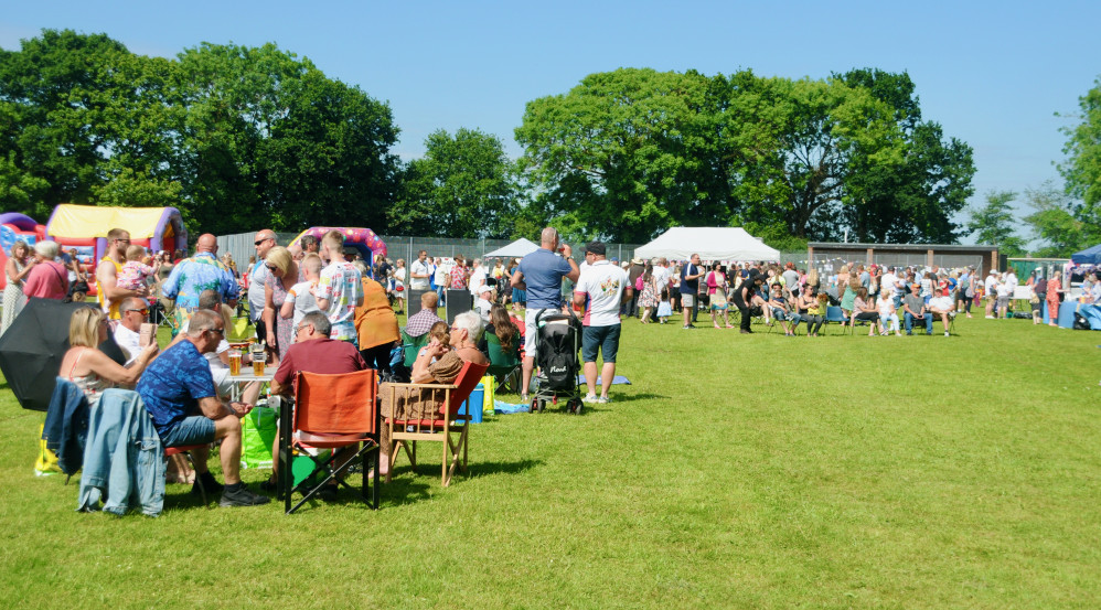 Picnic and chatter (Picture credit: Peninsula Nub News)