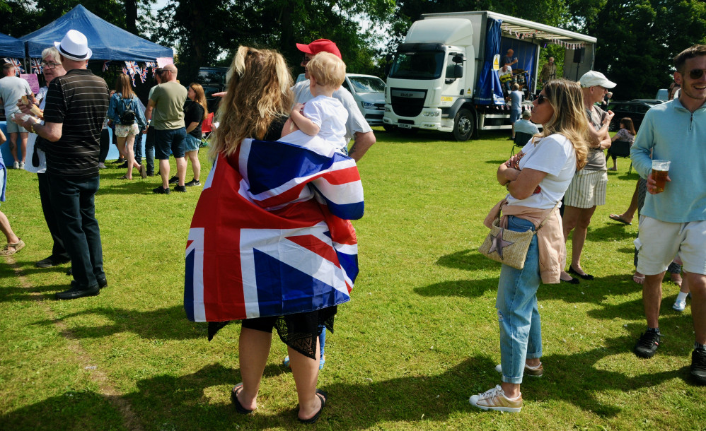 Patriotic mum (Picture credit: Peninsula Nub News)