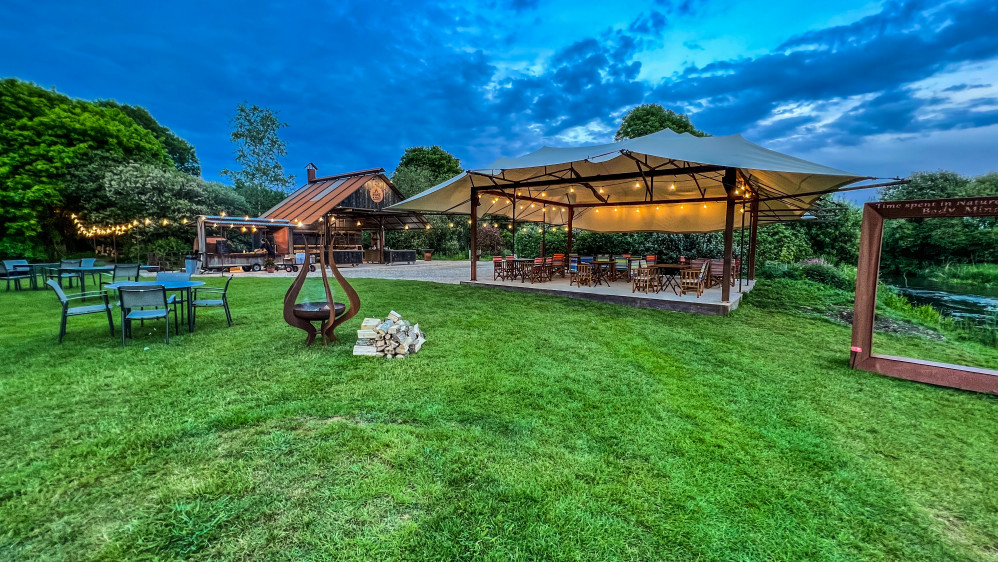 Riverside dining at Sculpture by the Lakes