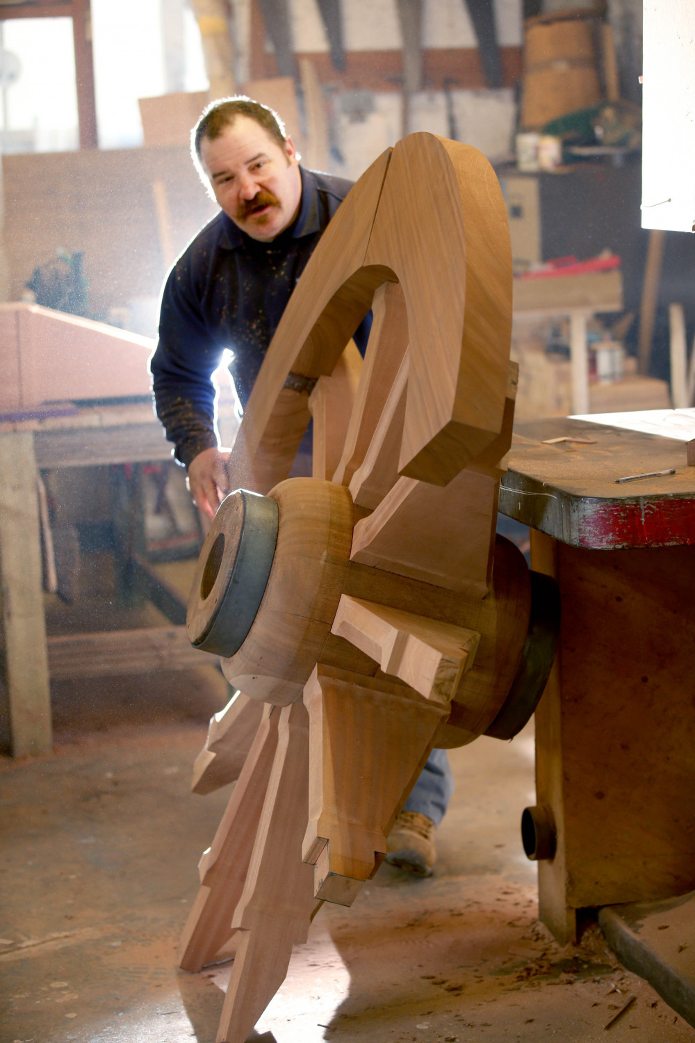 Master wheelwright Greg Rowland (photo credit: Richard Austin) Master wheelwright Greg Rowland (photo credit: Richard Austin)