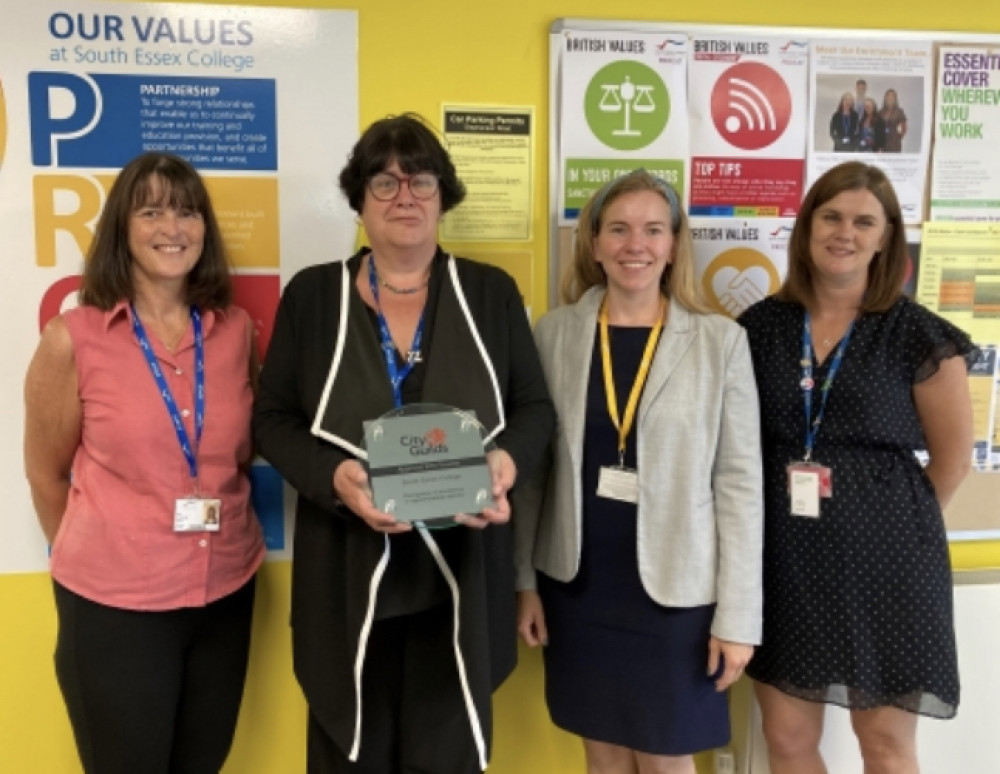 Jacky Fisher, Jayne Sheehan, Megann McKinnon and Nicki Kelly with the award. 