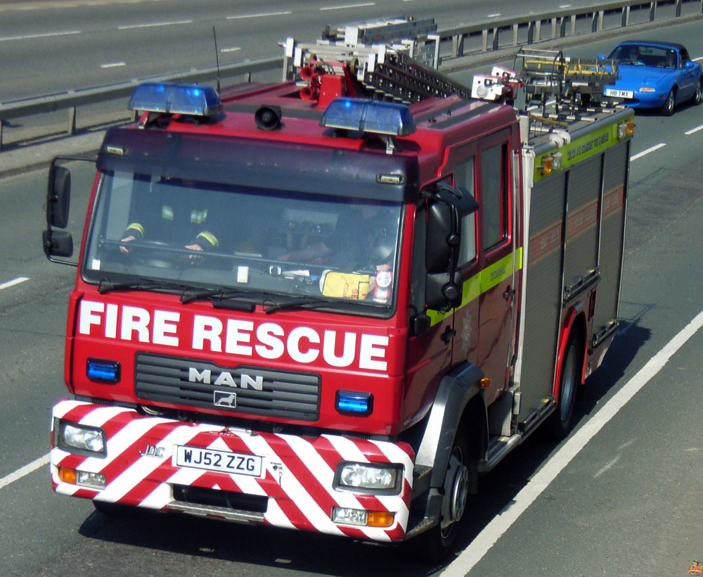 Devon and Somerset Fire and Rescue fire engine (By Graham Richardson from Plymouth, England, CC BY 2.0, https://commons.wikimedia.org/w/index.php?curid=10656640)