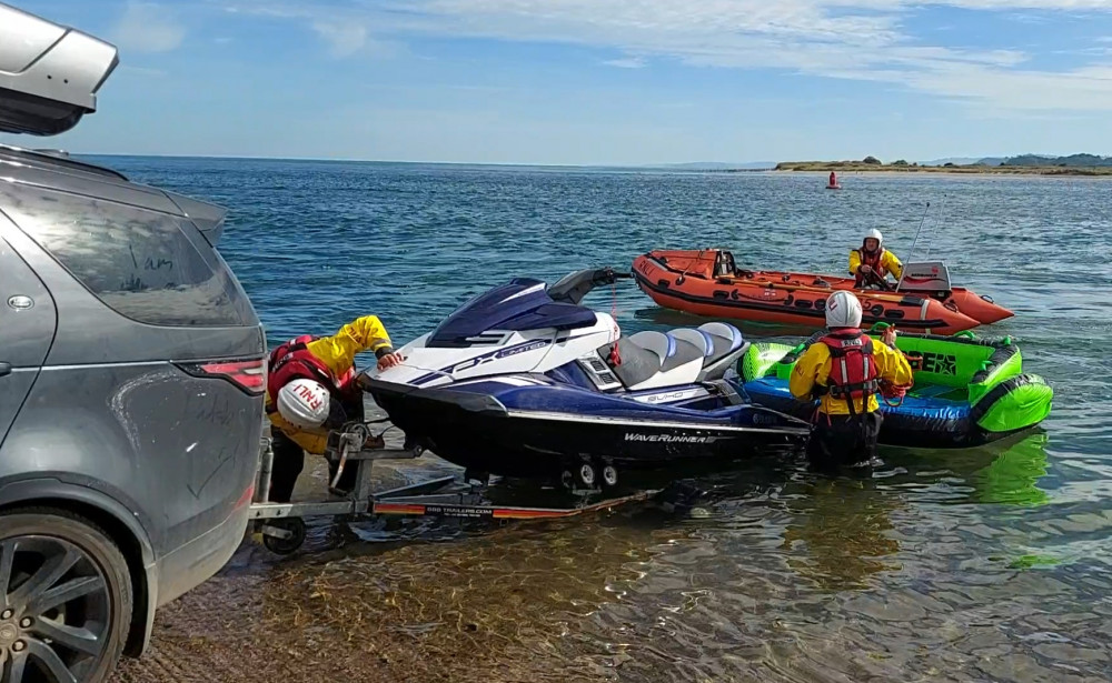 The volunteer crew of Exmouth Inshore Lifeboat George Bearman II bring the jetski to safety (John Thorogood/ RNLI)