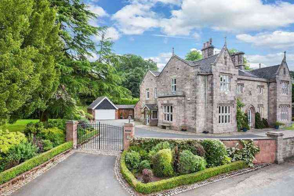 Four bedroom country house on Hurst Road - £650,000