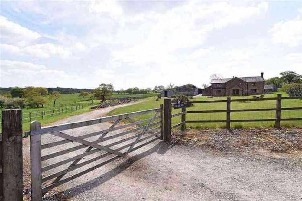 Five bedroom detached house on Biddulph Park - £895,000