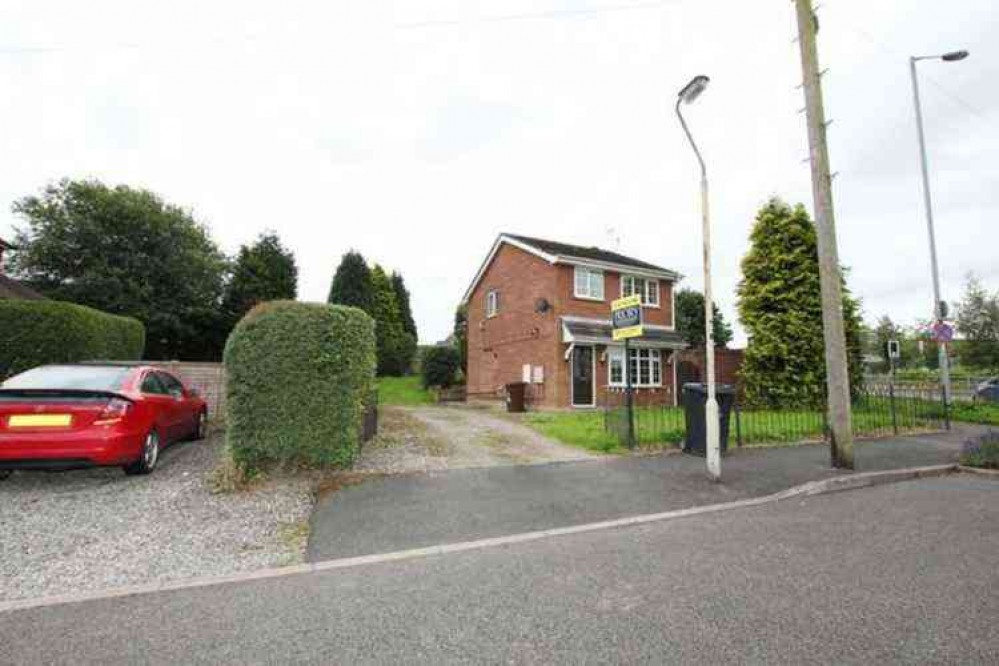 Property 3: Three bedroom detached house in Wharf Road