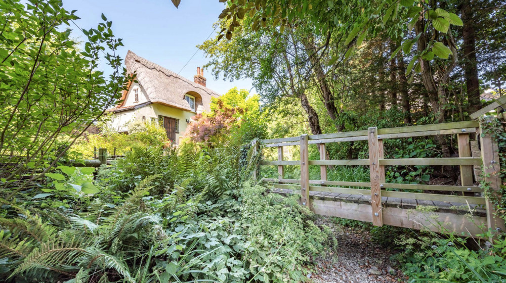 Beautiful Bridge Cottage (Picture credit: Chapman Stickels)