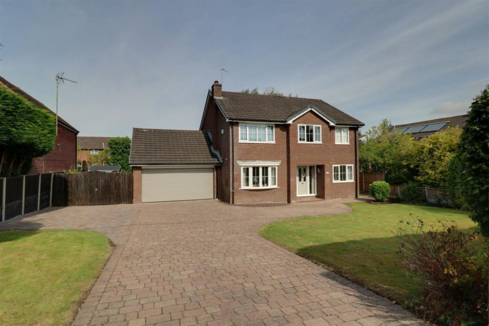 Gorgeous property for sale in Sandbach Road North, Alsager 