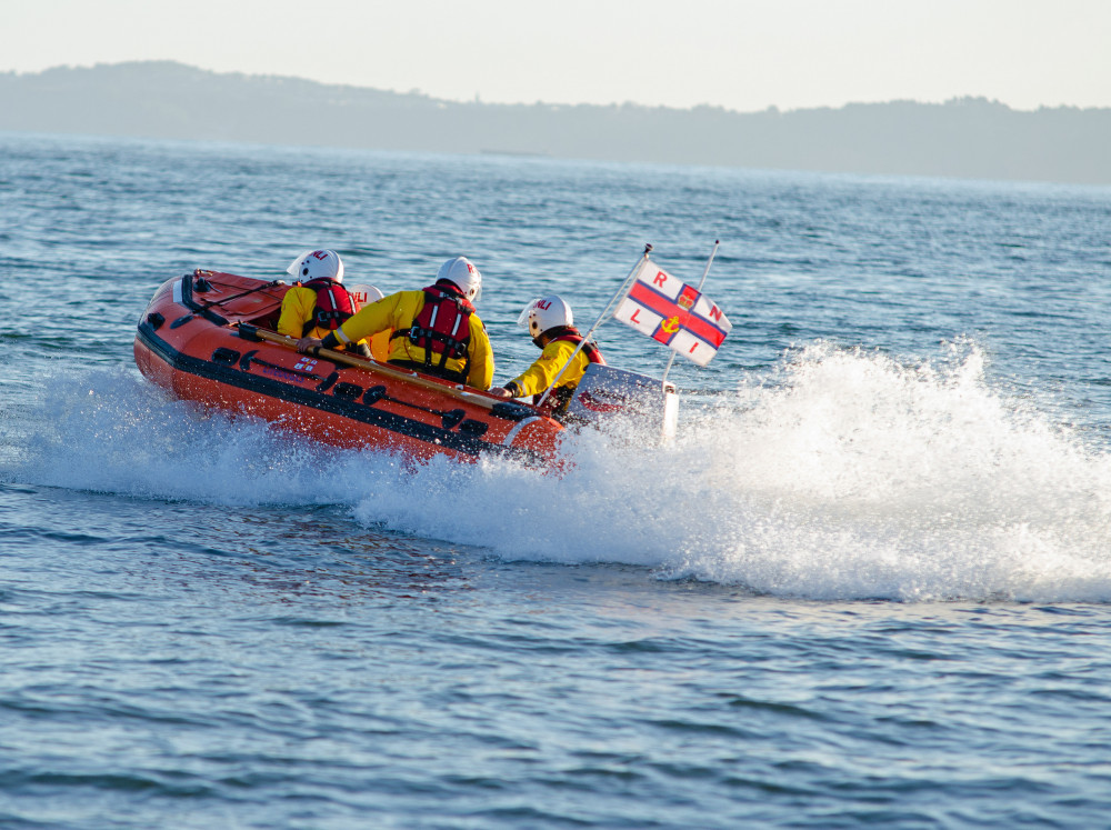 Exmouth inshore lifeboat launches to the rescue (John Thorogood/ RNLI)