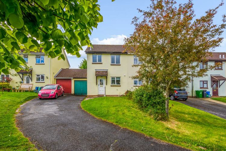 16 Snowdrop Close 